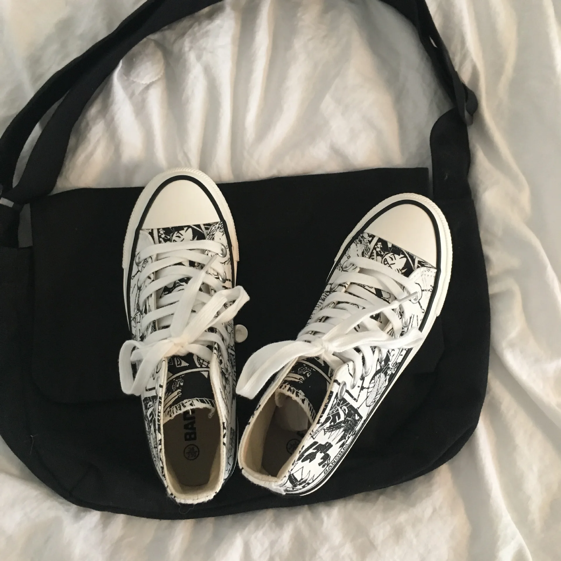 

2019 Fashion Women Vulcanized Shoes Sneakers Ladies Lace-up Casual Shoes Breathable Canvas Lover Shoes Graffiti Flat 2