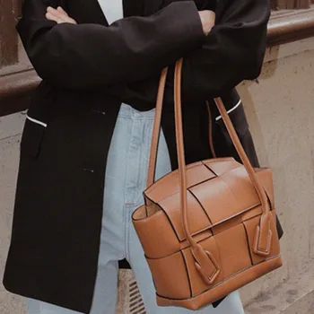 

European Style New 2020 Fashion Portable Large-capacity Woven Retro Underarm Tote Bag Female Casual Shopping A288