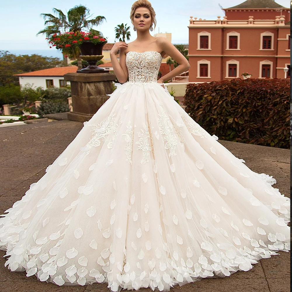 

2020 Gorgeous Appliques Flowers Ball Gown Wedding Dresses Vestido De Noiva Boho Strapless Lace Up See Through Bridal Dress