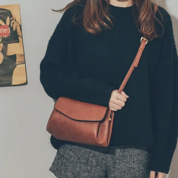 

Go up new simple sense bag female 2020 fashionable han edition 100 take cross-body bag Hong Kong wind is contracted and fashion