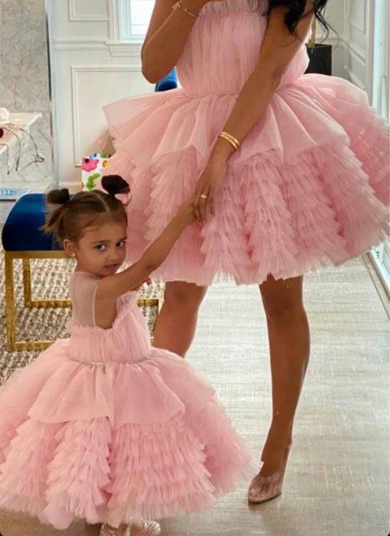 

Pink Tiered Knee-Lengh Mother Daughter Gowns Puffy Flower Girl Dresses For Wedding Kids Pageant First Communion Dress
