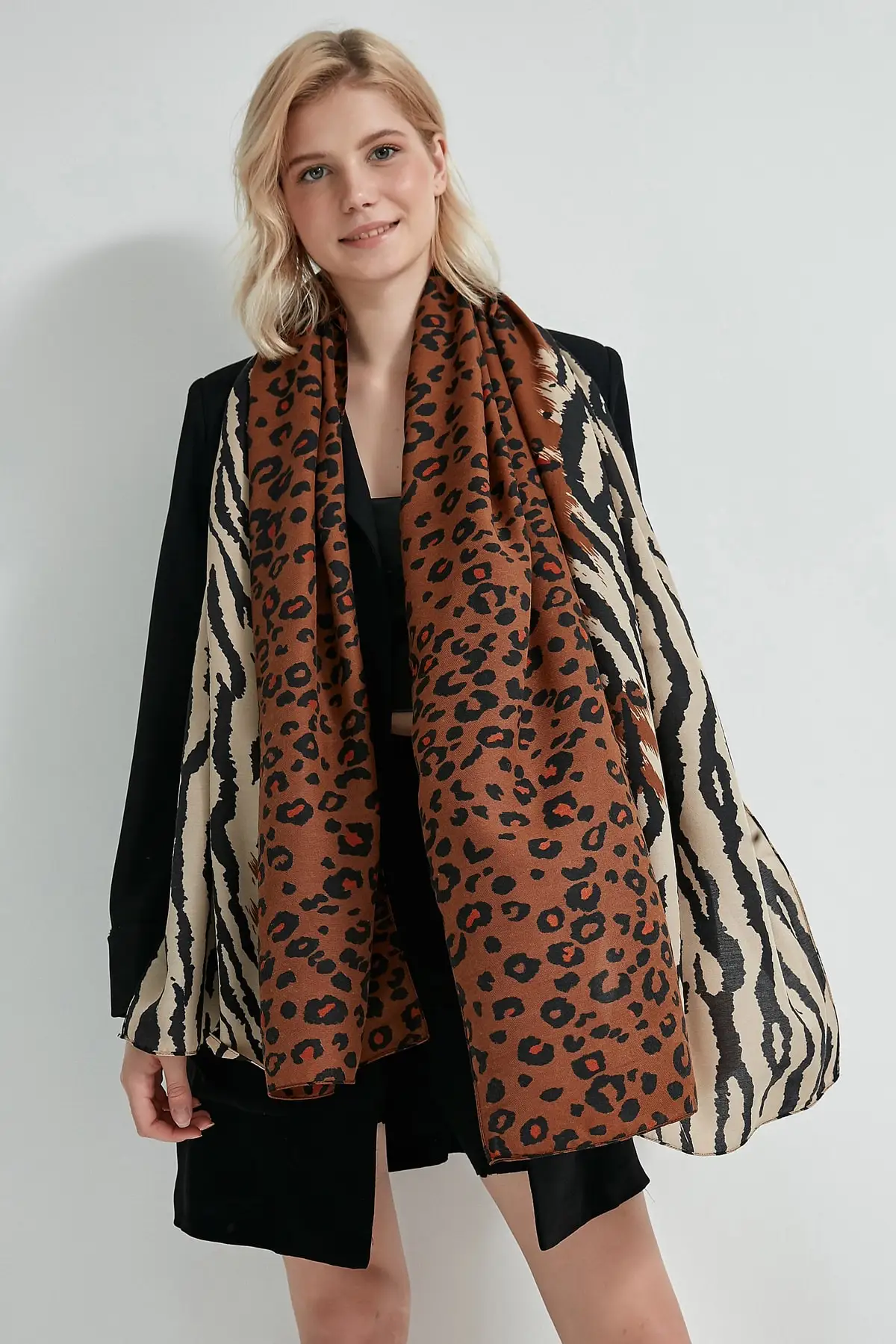 TURKISH MADE 100 POLYESTER Leopard Zebra Pattern Brown Women 'S Shawl Model Fashionable Design Pleasing Appearance Quality Product Trend 2021