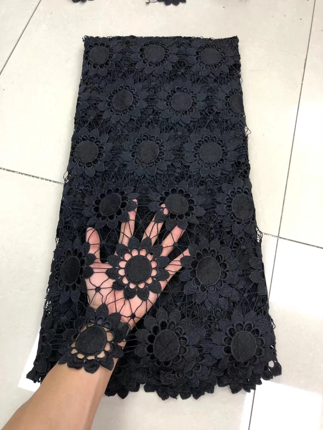 

Latest African Laces 2021 High Quality Embroidered Sequin Fabric Guipure Cord Lace Fabric for Nigerian Party Dress J271
