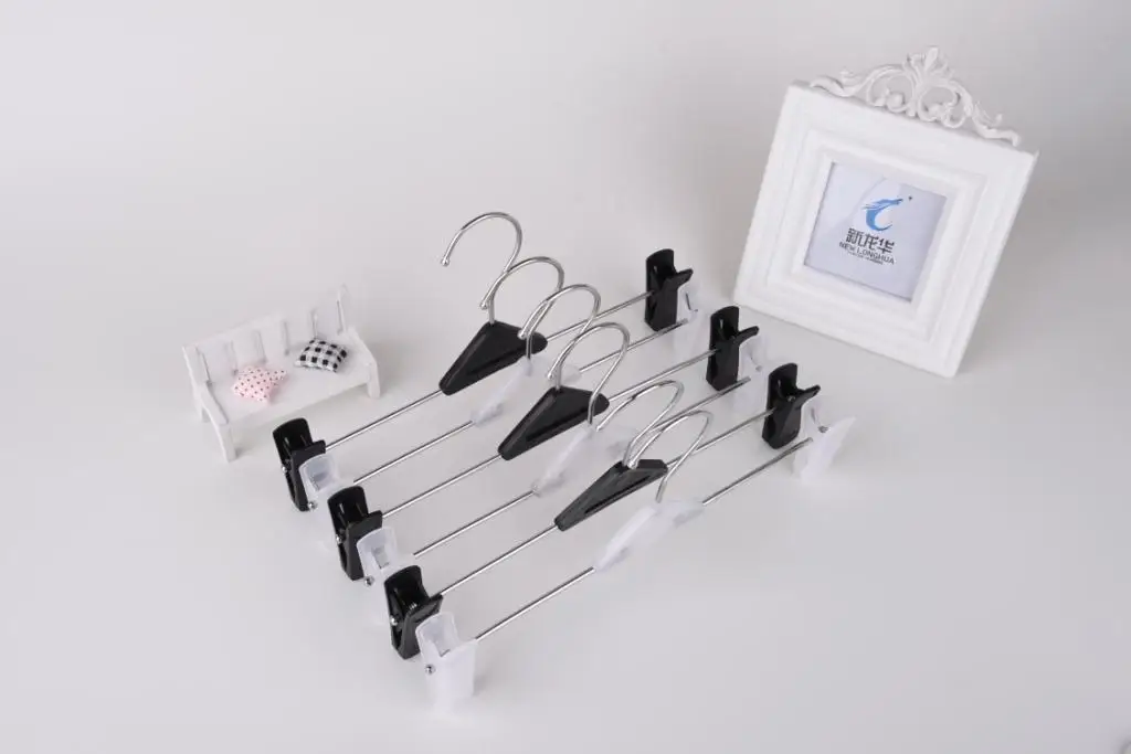 New Dragon Walt Large Black And White Triangular Pant Rack Plastic Anti-slip Pants Socks Clip Multi-functional Cloth Rack Manufa
