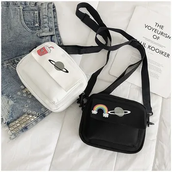 

Student INS Hong Kong style canvas jumping Di wild small bag street shot Korean girl Harajuku CHIC shoulder messenger bag