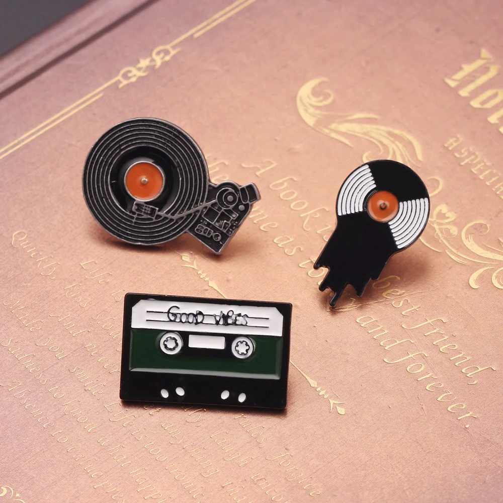 

Gramophone Vinyl Record Tape DJ Brooch Retro Music Player CD VIBES Enamel Pin Leather Badge Music Lovers Gift брошь Jewelry