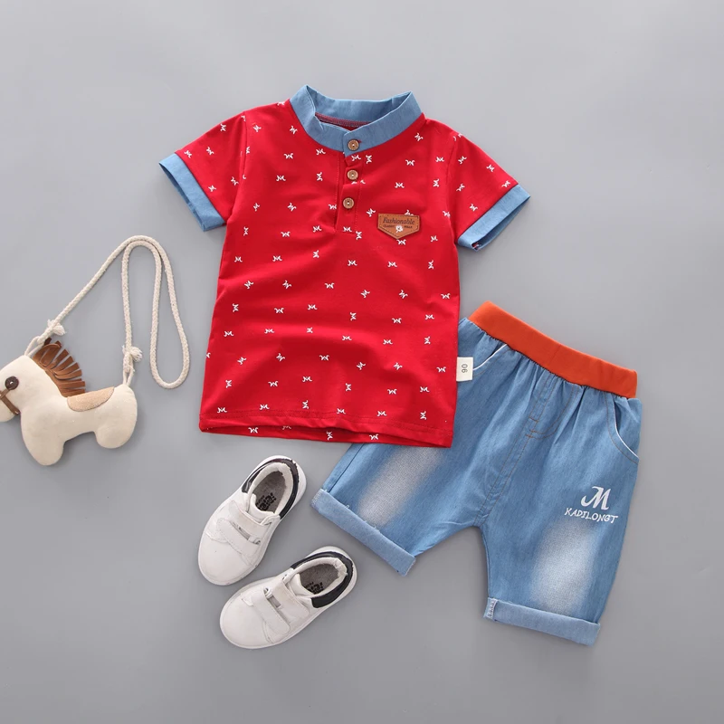 Комплект летней одежды из 2 предметов для маленьких мальчиков детская футболка с короткими рукавами Топы+ джинсовые штаны летний костюм для маленьких мальчиков