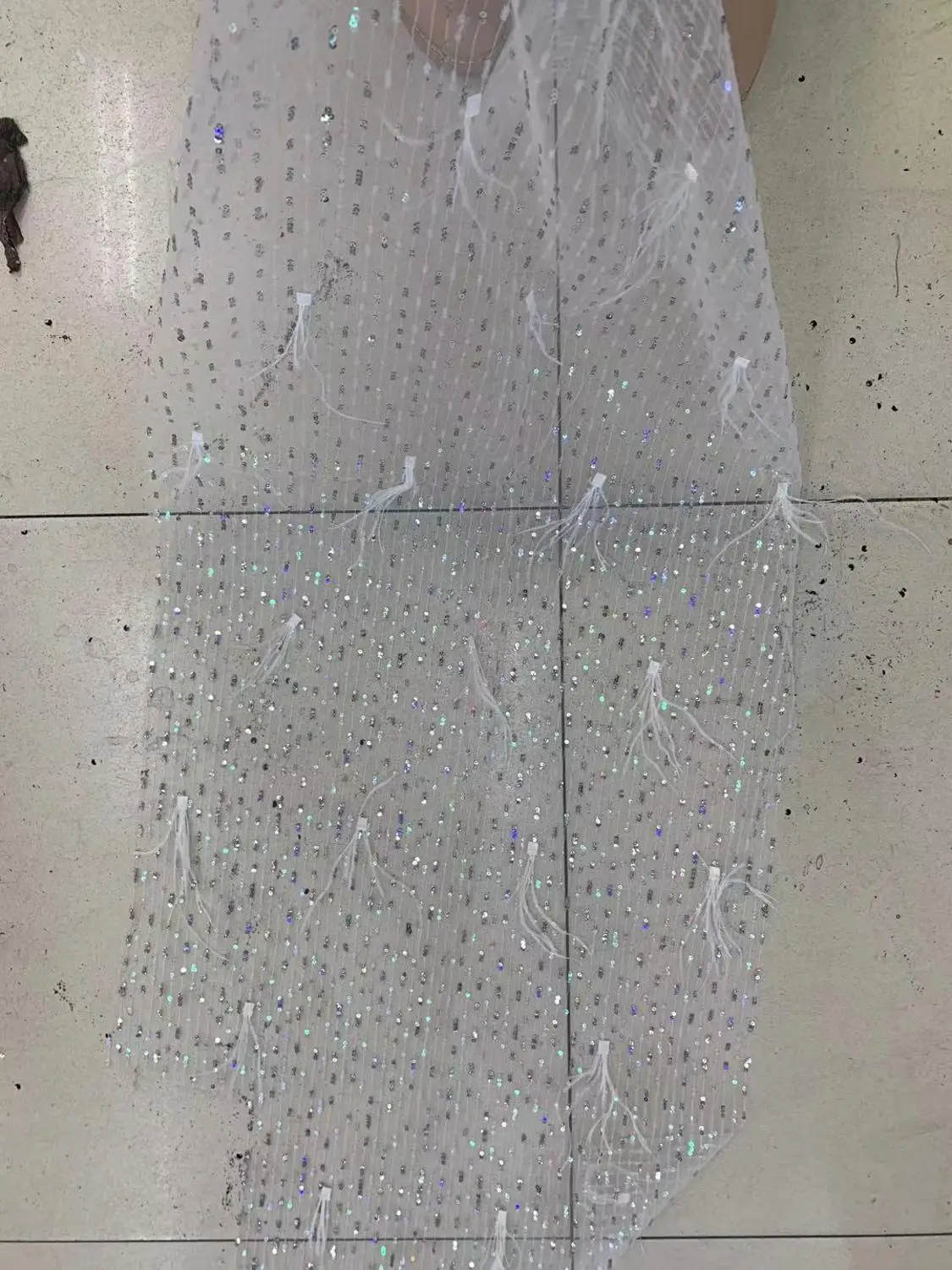 Новое поступление 5 ярдов/сумка zz002 Серебряная блестящая бежевая Тюлевая сетчатая кружевная ткань для распиловки свадебных платьев