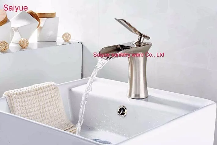 Кран для смешивания холодной и горячей воды, в виде высококачественного вина
