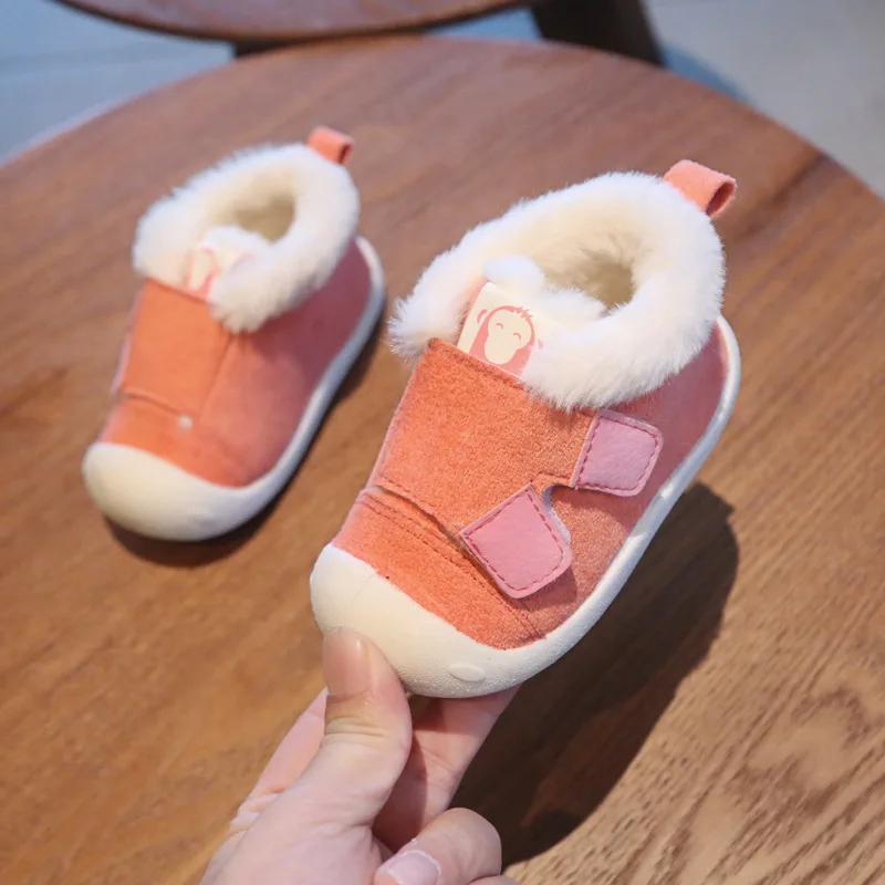 Новинка; зимняя детская обувь; обувь для первых шагов; Нескользящие Детские ботинки для мальчиков; обувь для новорожденных девочек; теплые плюшевые кроссовки с мягкой подошвой для младенцев - Цвет: Orange pink