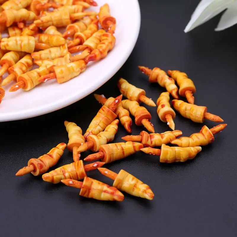 

100pcs 10x22mm Plastic DIY Snowman Nose for Handmade Children Kids Toy Christmas Decor