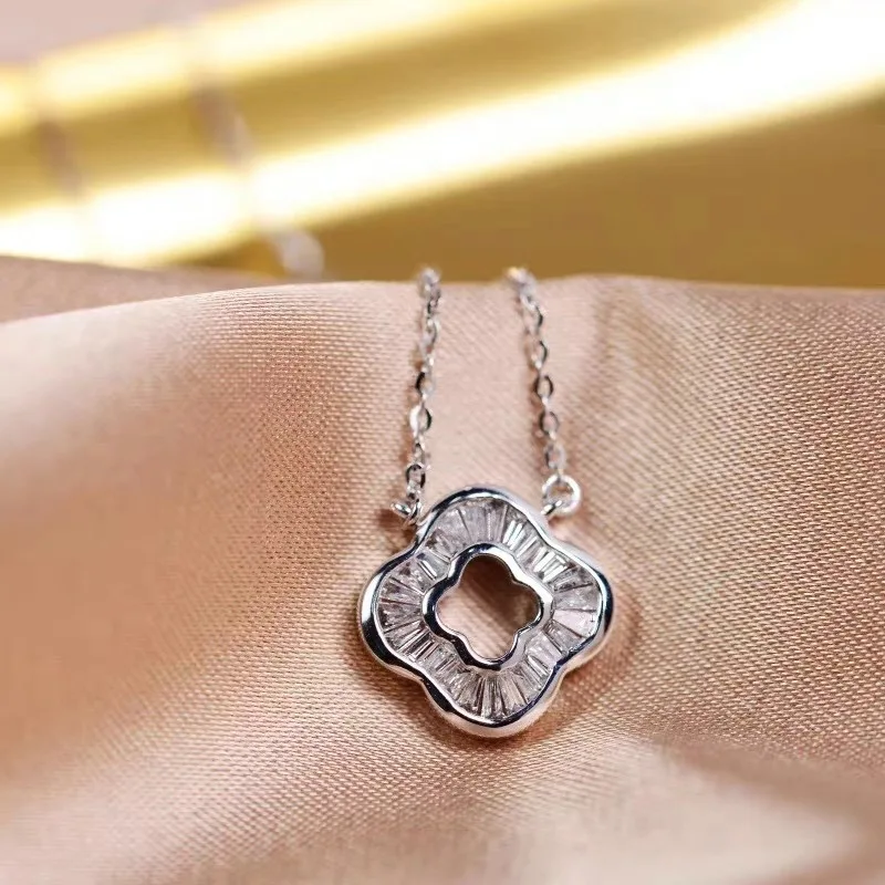 

2022 New Brilliant Four Leaf Clover White Zircon Pendant Necklace Women's Neck Chain Choker Temperament Elegant Jewelry