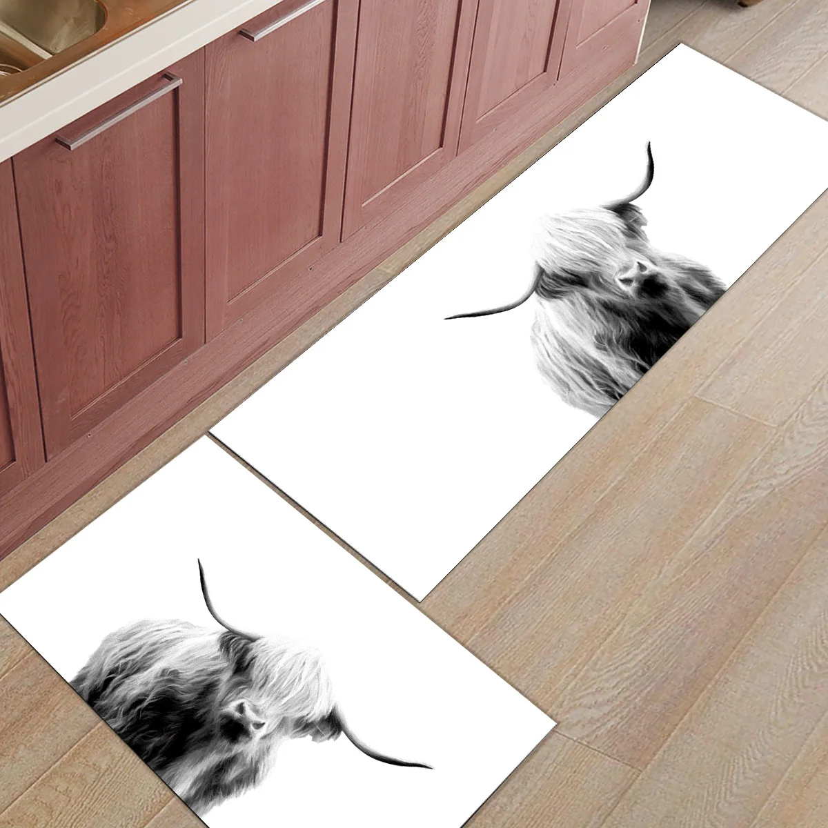 Черный и белый ручная роспись нарезки горного скота портретов 2 шт. коврик для кухни под миска для воды еды коврики
