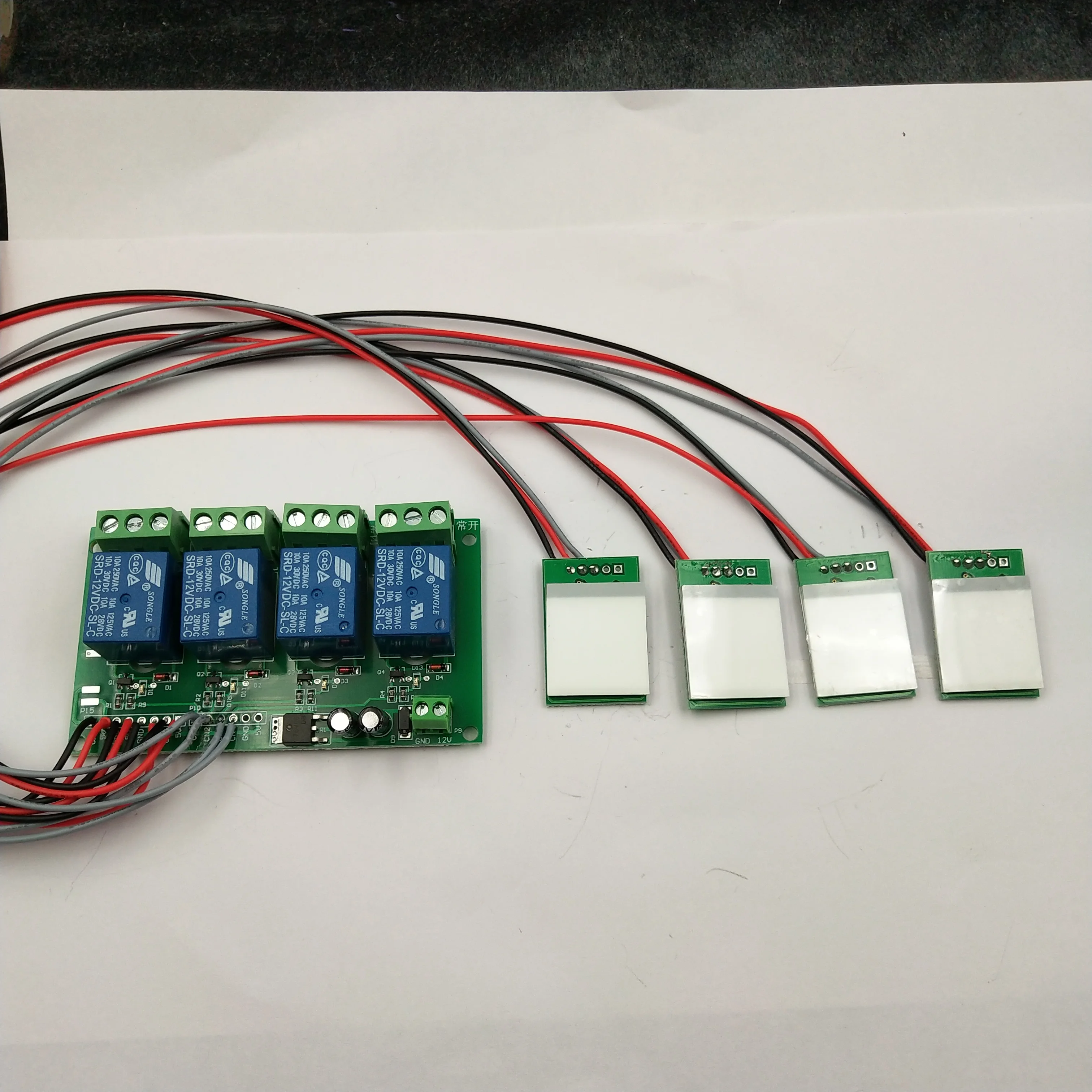 12V24V 4-Way Modulo Relè Con 4 Split Touch Bottoni, Dual-Colore Led Autobloccante Jog Funzione