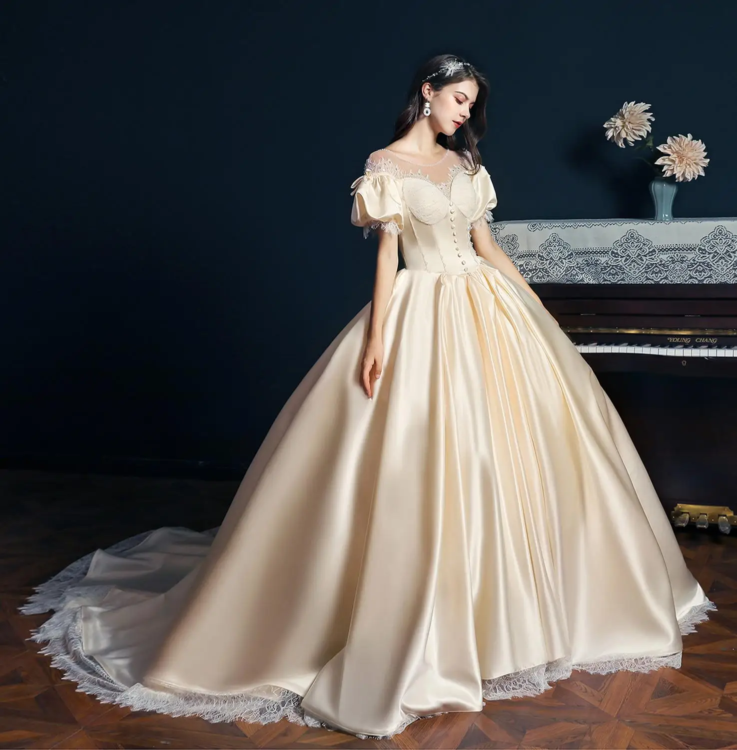 Real Photos Classic Palace Queen Wedding Dress Pearl Vintage Custom