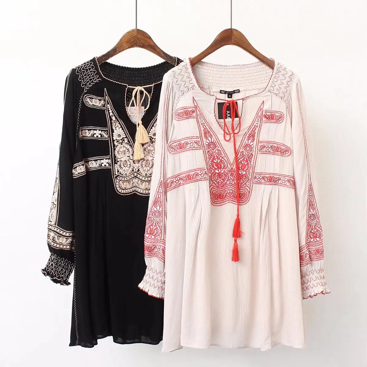 

2018 Western Style Spring And Summer Women's Dress New Style Bohemian Embroidered Long-sleeved Dress