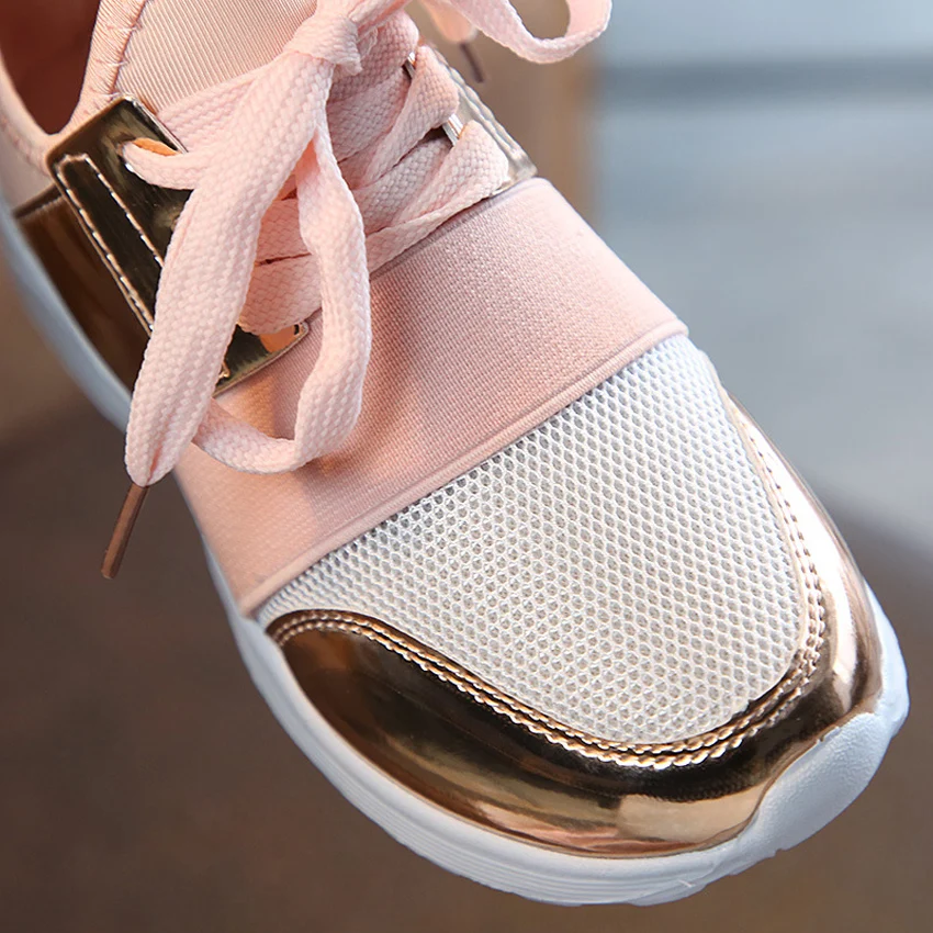 Новые детские модные кроссовки для девочек и мальчиков, детская спортивная обувь с мягкой подошвой, дышащая Уличная обувь, розовые, серебряные детские кроссовки