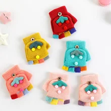 Милые детские перчатки с милым рисунком клубники; зимние теплые хлопковые вязаные варежки С Откидывающейся Крышкой для От 2 до 6 лет; разные цвета