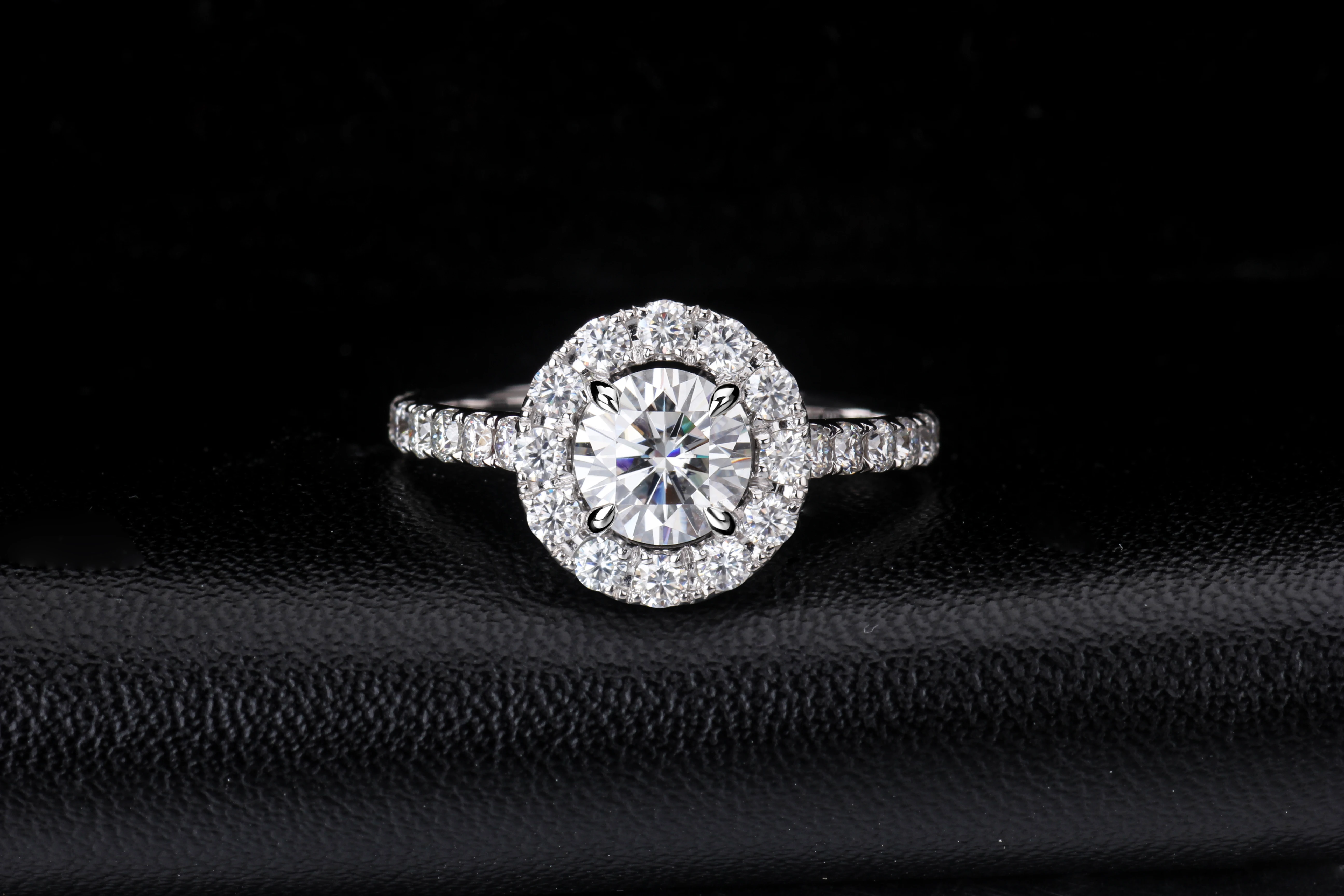 

Starsgem Fancy Round Brilliant Cut Luxury Au750 Moissanite Engagement Ring Test Positive Moissanite Ring Forever Brilliant Ring