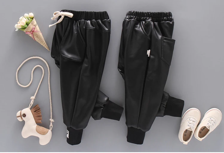 Dollplus/Новое поступление года; модные черные брюки; детские брюки; бархатные брюки для мальчиков; детские брюки из искусственной кожи; зимние брюки для девочек