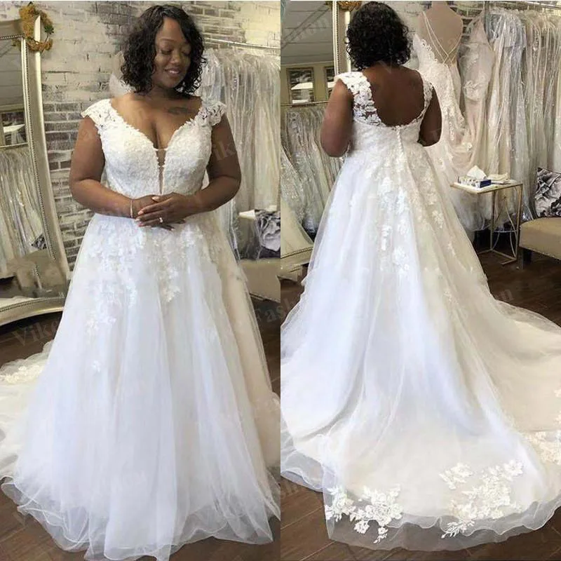 

South African Plus Size A-Line Wedding Dresses Lace Appliques V-Neck Buttons Back Country Beach Boho Bride Gowns Vestidos De