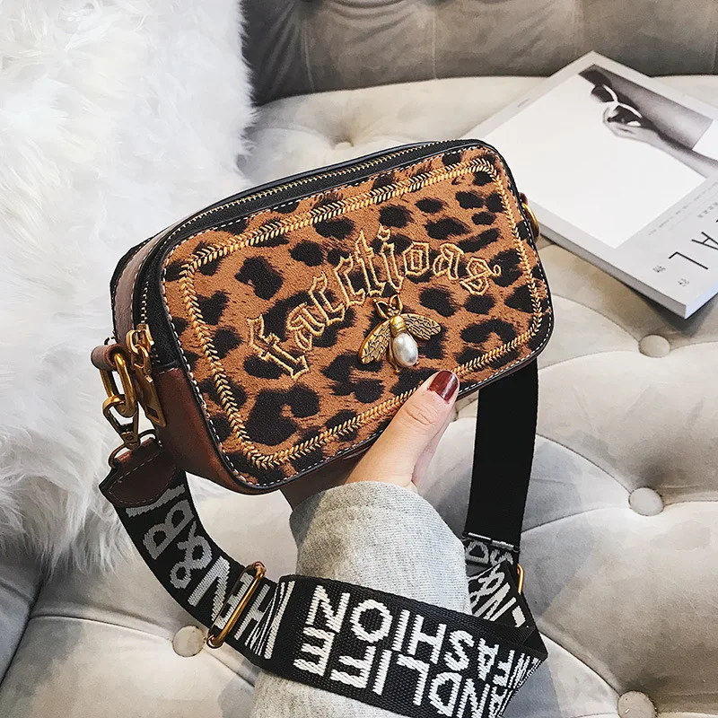 

Korean version of three-dimensional small square bag Leopard bees simple shoulder diagonal women's bag