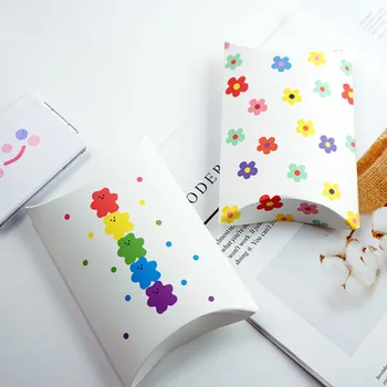 

2020 new 500pcs Little flower little bear creative little gift candy box folding pillow box
