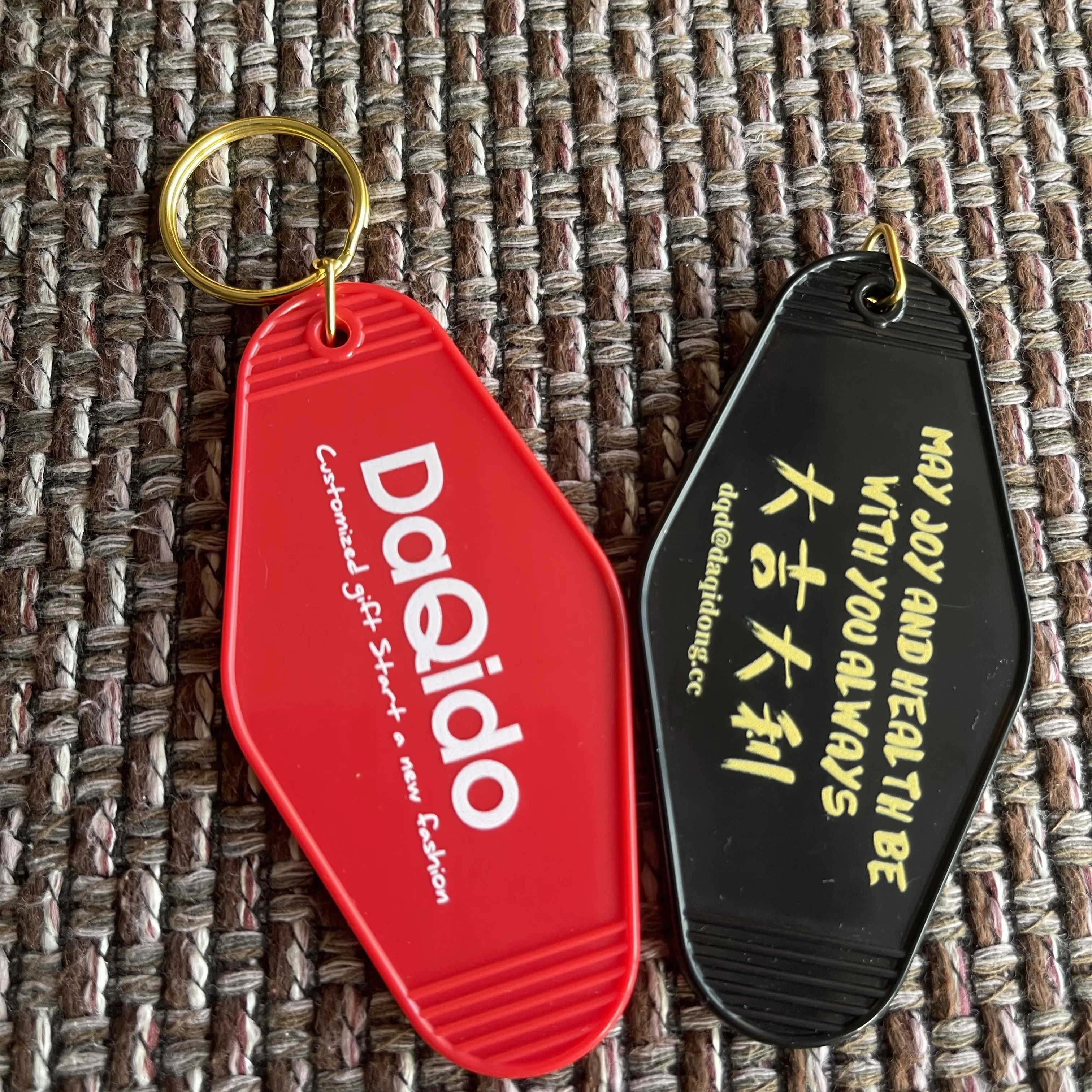 

Customized Key chain personalise Key ring Wholesale Price Custom Gift Logo Retro Motel Hotel Keychain