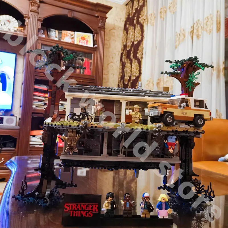 The Upside Down Movie Strange things subverting the world Whimsy building block 2499pcs toys compatible 75810 | Игрушки и хобби