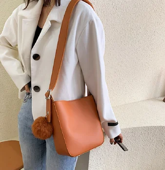 

Wide shoulder strap Messenger bag female 2020 new female bag spring fashion wild shoulder bag foreign style wild tote bag