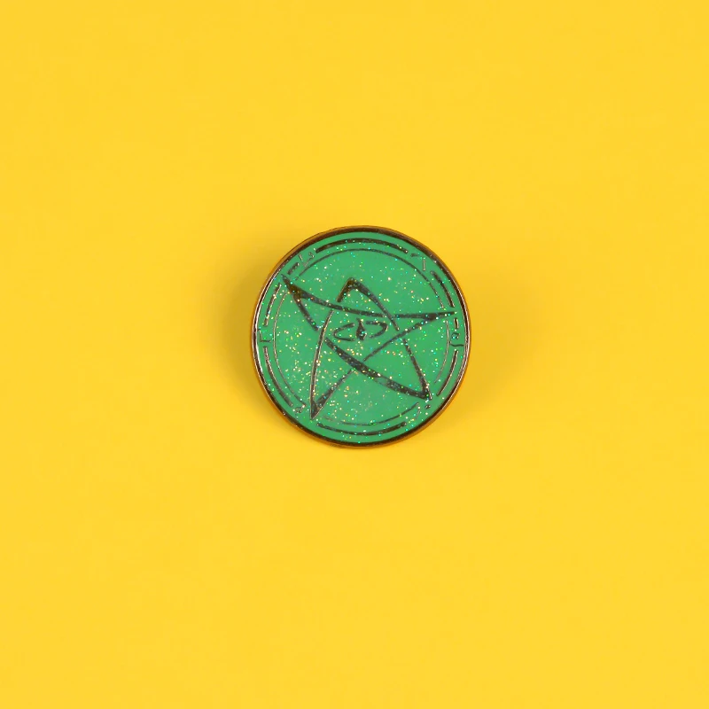 

The Elder Sign enamel pins Custom Green round Sequin brooches Board game Lapel pin badge Shirt bag jewelry gift for Game lovers