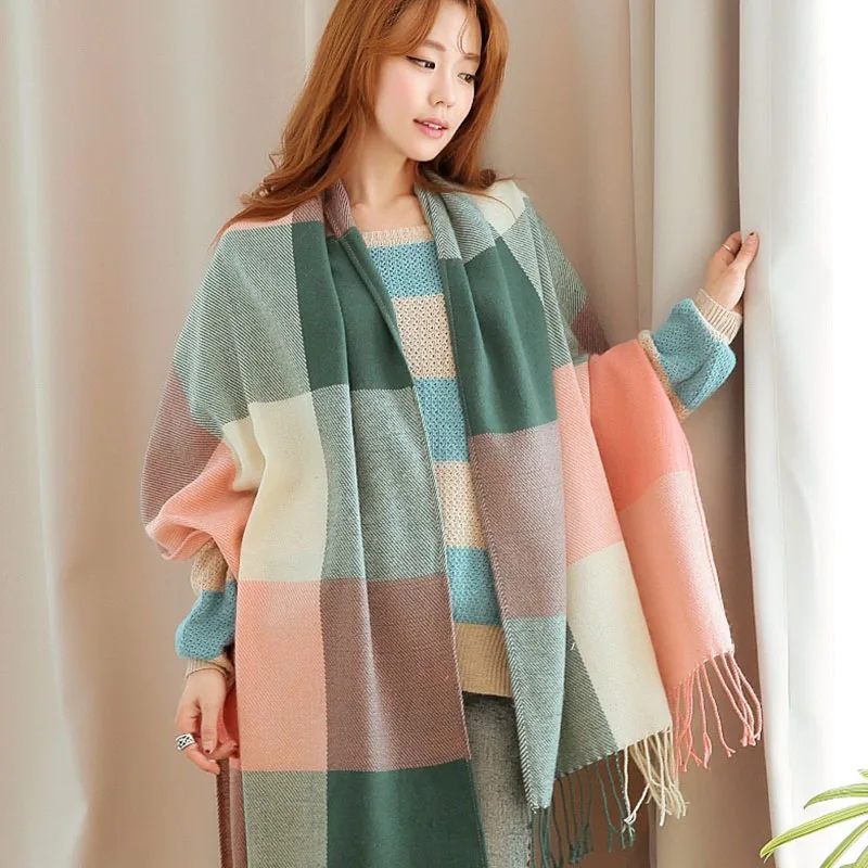 

A New Scarf AC lattice Checker for Winter inEurope and America Colored Chequered Scarf Warms Students'Necks and Thicker Shawls