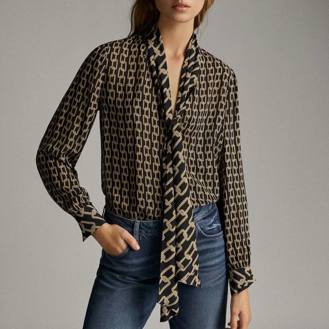 Baratos 2019 otoño la nueva cadena de estampado de mujeres Tops y blusas arco soporte Collar francés elegante camisa de manga larga