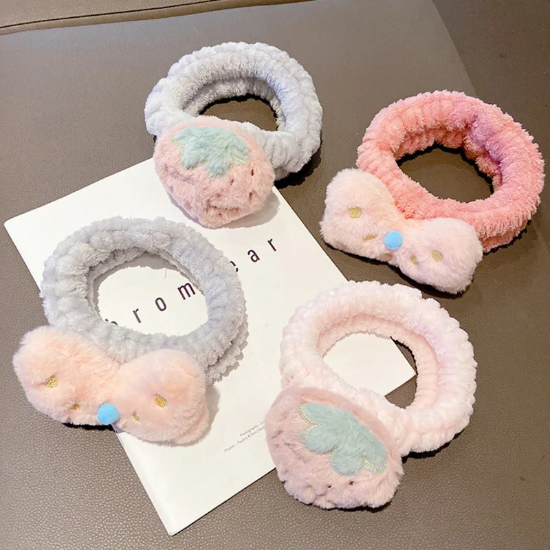 

DISCICI 2020 New Cute Soft Women Hair Band Simple Furry Facial Mask Headdress Girl Hairbands Fashion Hair Accessories OH2153