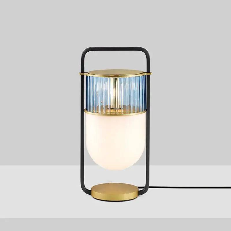 Креативный светодиодный светильник в скандинавском стиле для гостиной, спальни, прикроватной тумбочки, современный простой Настольный светильник, дизайнерские Настольные светильники для чтения - Цвет абажура: Blue Glass - H42cm
