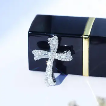 

Luxury 925 Silver Crucifix Charm Necklace Choker for Women Simulated DIAMOND Bible Jesus Cross Pendant Necklaces wedding Jewelry
