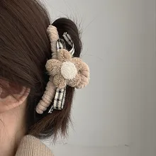 

Hair Clips Faux Fur Korean Flower Solid Color Chic Fuzzy Furry Crab Accessories For Women Girls Winter Plush Hairpin Hair Claw