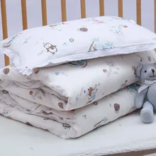 4 шт./компл. хлопок детская кроватка комплект постельного белья для мальчиков и девочек с персонажами из мультфильмов для маленьких Постельное белье включает в себя Стёганое одеяло крышка сердечника наволочка Подушка без чехла