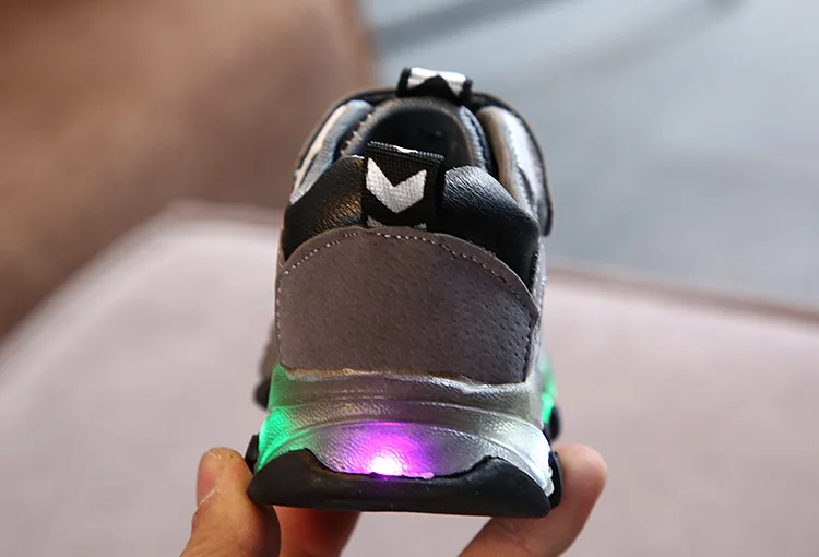 Новые светящиеся кроссовки для детей обувь для мальчиков с подошвой Enfant светодиодный светильник светящиеся кроссовки для девочек обувь детская обувь с подсветкой