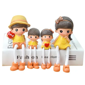 

PASTORAL RESIN FAMILY OF FOUR DOLL FIGURINES ORNAMENTS CARTOON HANGING FEET DOLL DESKTOP CRAFTS HOME PARTITION DECORATION GIFTS