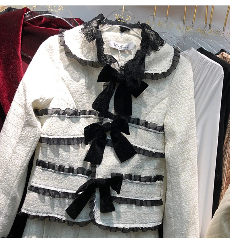 Небольшой аромат, контрастный цвет, кружево, бант, твидовый пиджак, дамы, осень и зима, высокая талия, плиссированная юбка, костюм-двойка