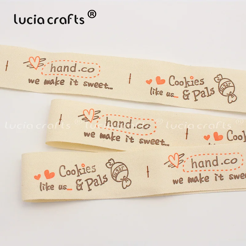 Lucia ремесла мульти размер "Hand made" дизайн печатных хлопчатобумажные ленты Ткань DIY отделка Швейные этикетки ручной работы аксессуары Q0401
