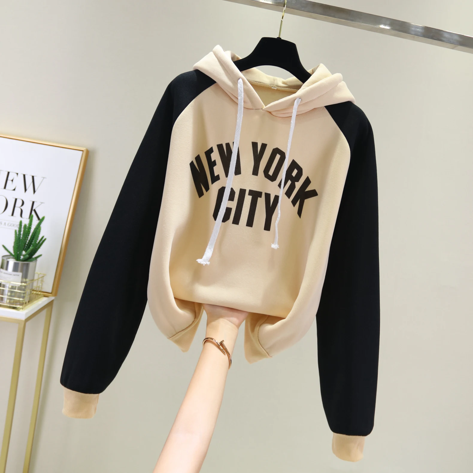 

New 2019 Autumn Winter Women Hoodies Letter Printed Hooded Ladies Tops Loose Casual Female Pullovers Cotton Long Sleeve Clothing