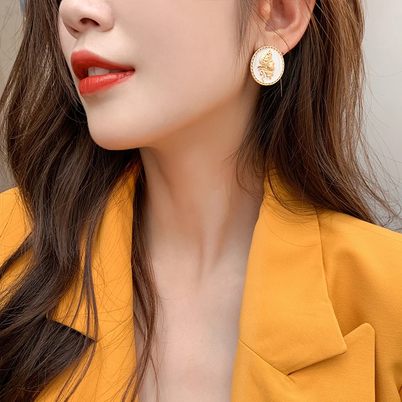 

AENSOA Vintage Baroque Stud Earrings Gold Color Metal Round Queen Head Coin Geometric Earrings for Women Palace Style Jewelry