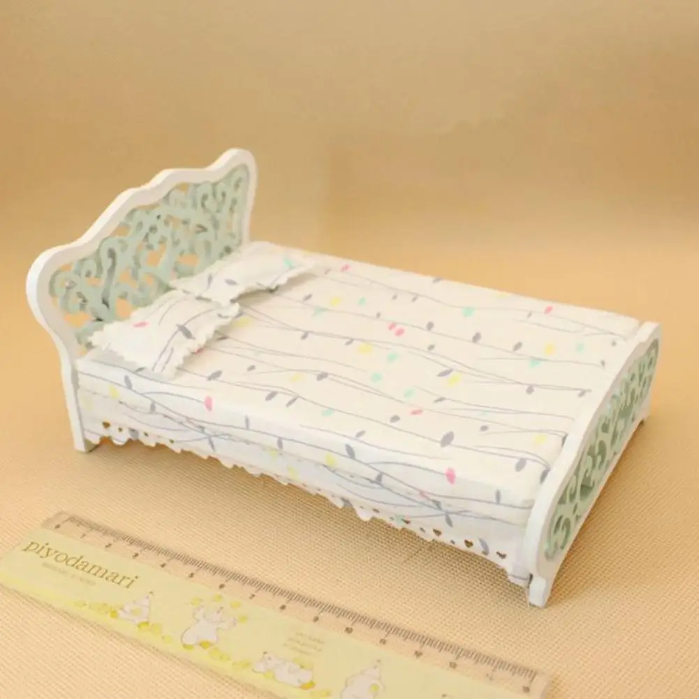  Mini Detachable Carving Princess Bed for 1:12 Doll House Bedroom Random Color