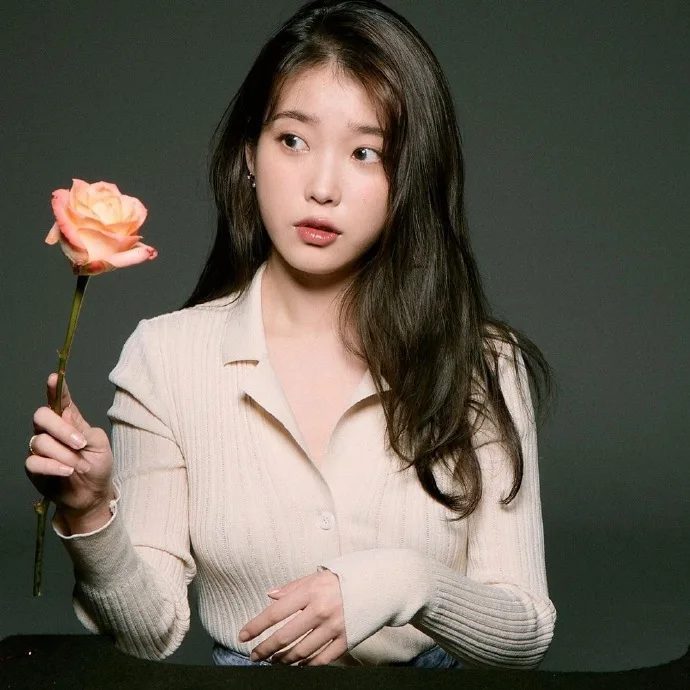 2020 New IU Lee Ji Eun Celebrity Solid Color Lapel Single-Breasted Thread Knitted Cardigan Bottoming Shirt Women Spring Autumn |