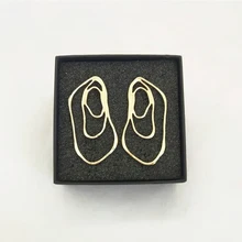 SRCOI Европа большие полые Нерегулярные металлические серьги-гвоздики Женская индивидуальность Золотой Серебряный цвет геометрические женские серьги