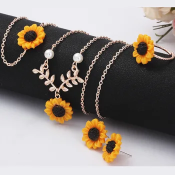 

2019 Hot Sell Necklace Earrings 4 Pieces Fashionable Sunflower Leaf Pendant Cute Flowers Clavicle Chain Jewelry Sets for Women