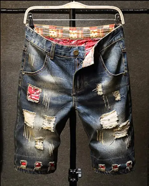 Новые летние сплайсинга Мужская Джинсовые шорты Модная брендовая обувь в Корейском стиле; свободные прямые накладные половина Штаны с отверстиями 5-ти точечные мужские Штаны