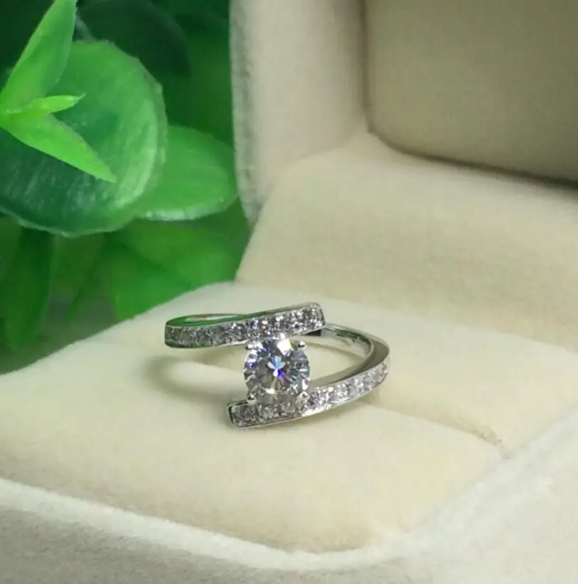 

0.6 Carat Diamant Sterling Silver Shift Arm Star Trendy Style Engagement S925 Ring (MA)